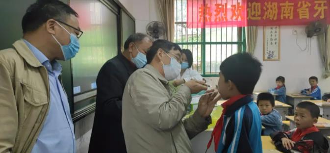 協(xié)會秘書處對兒童口腔疾病綜合干預(yù)項目進行回訪